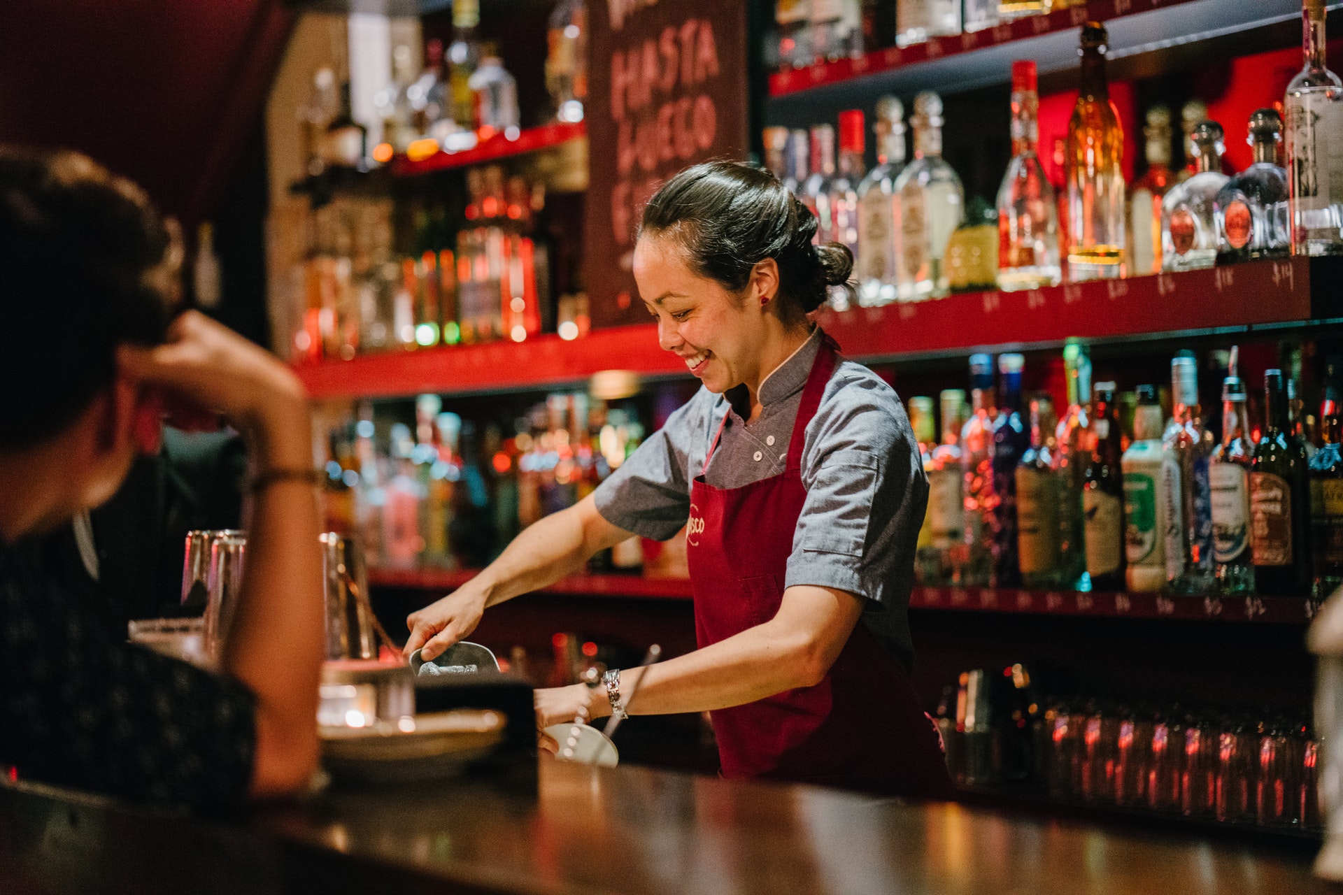 The Bartender Duties Checklist: From Open to Close