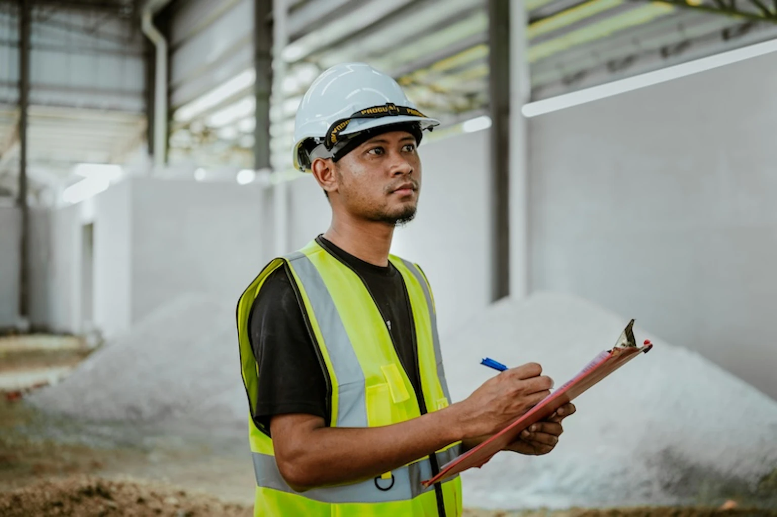 15 Manufacturing Equipment Examples That Drive Efficiency