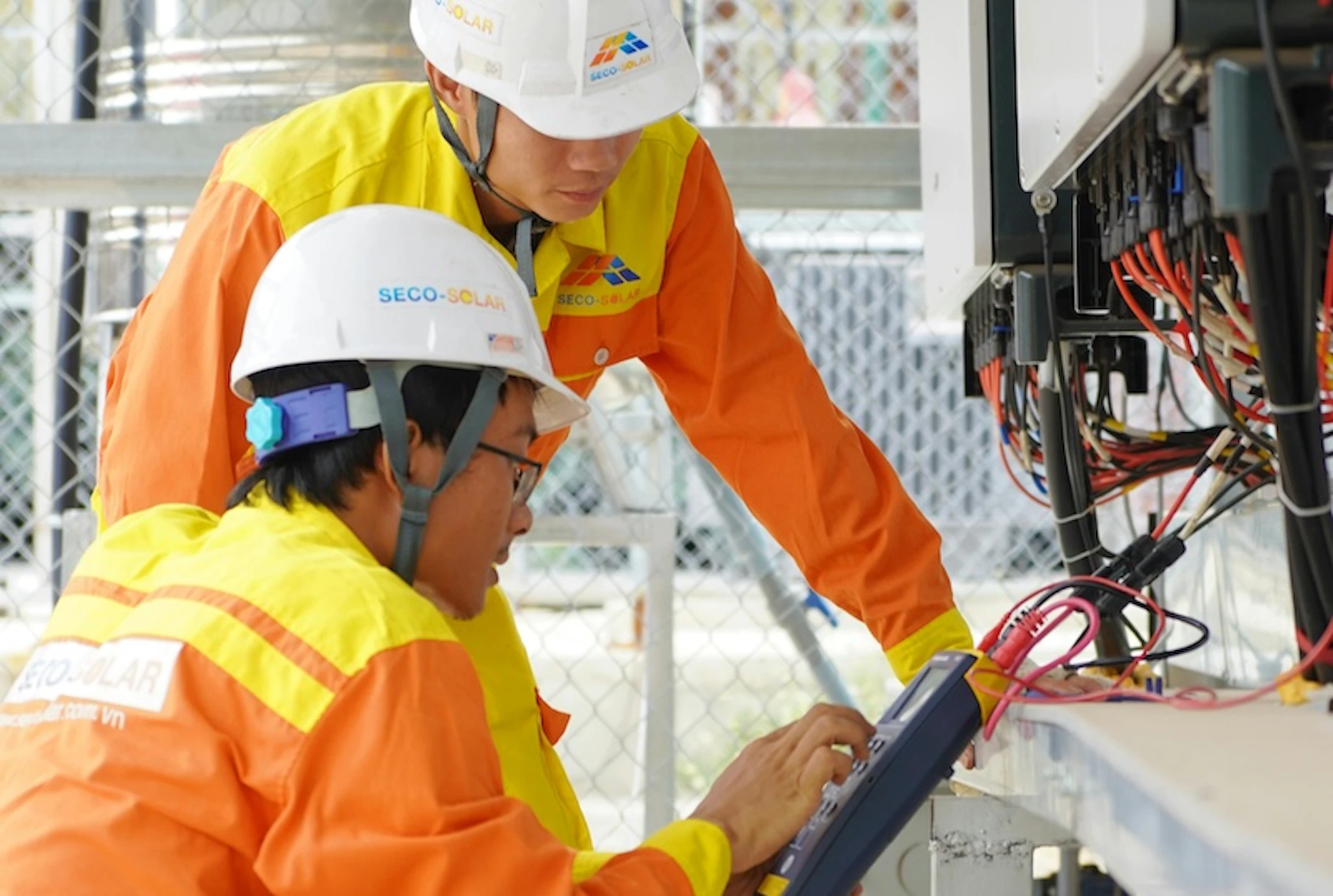 What Does a Maintenance Engineer Do? (Skills, Pay & Benefits)