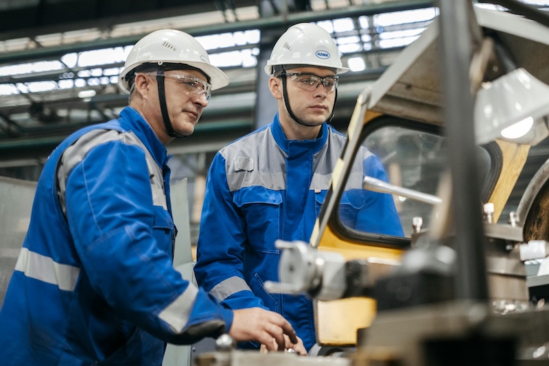 Senior tech sharing institutional knowledge