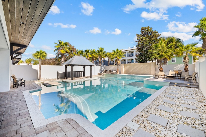 Destin pool maintenance